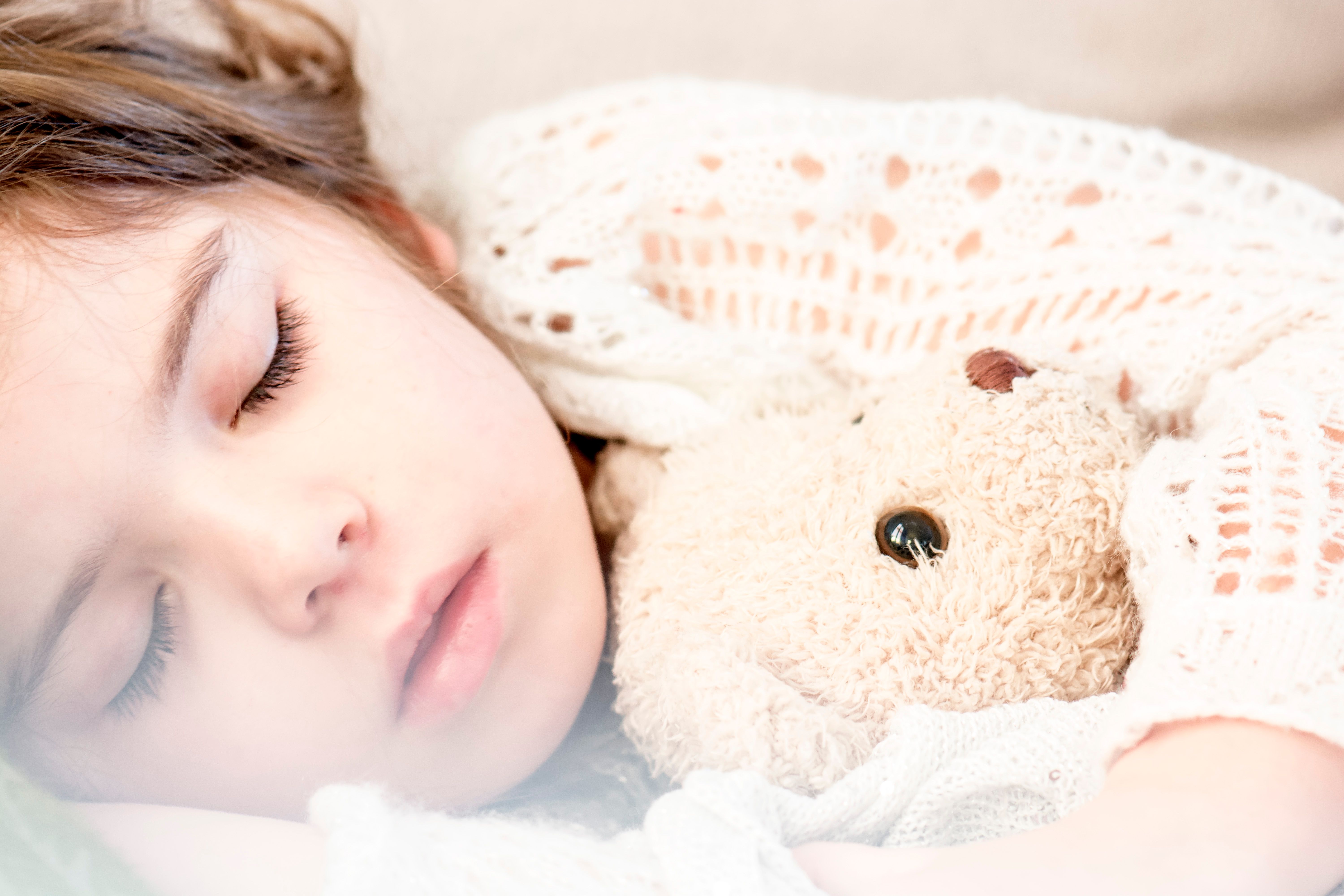 Serene child sleeping peacefully with optimal bedroom air monitoring